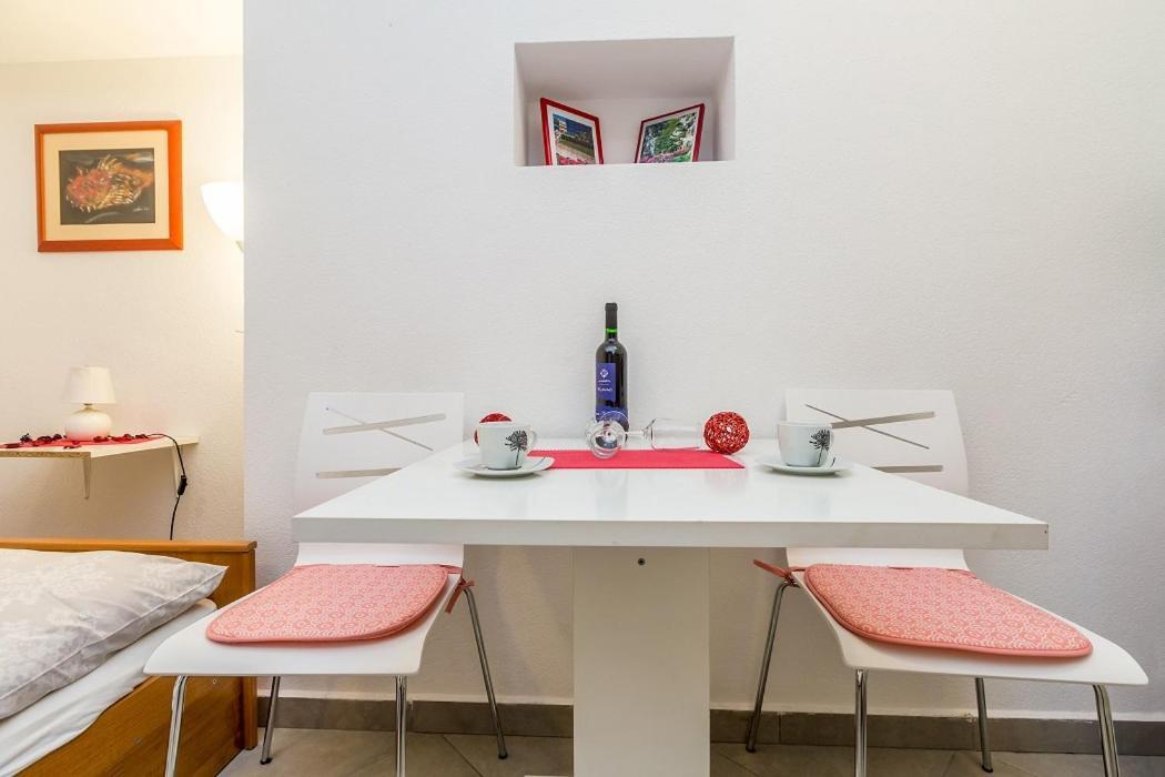 Studio Apartman U Kuci S Bazenom Baška Esterno foto