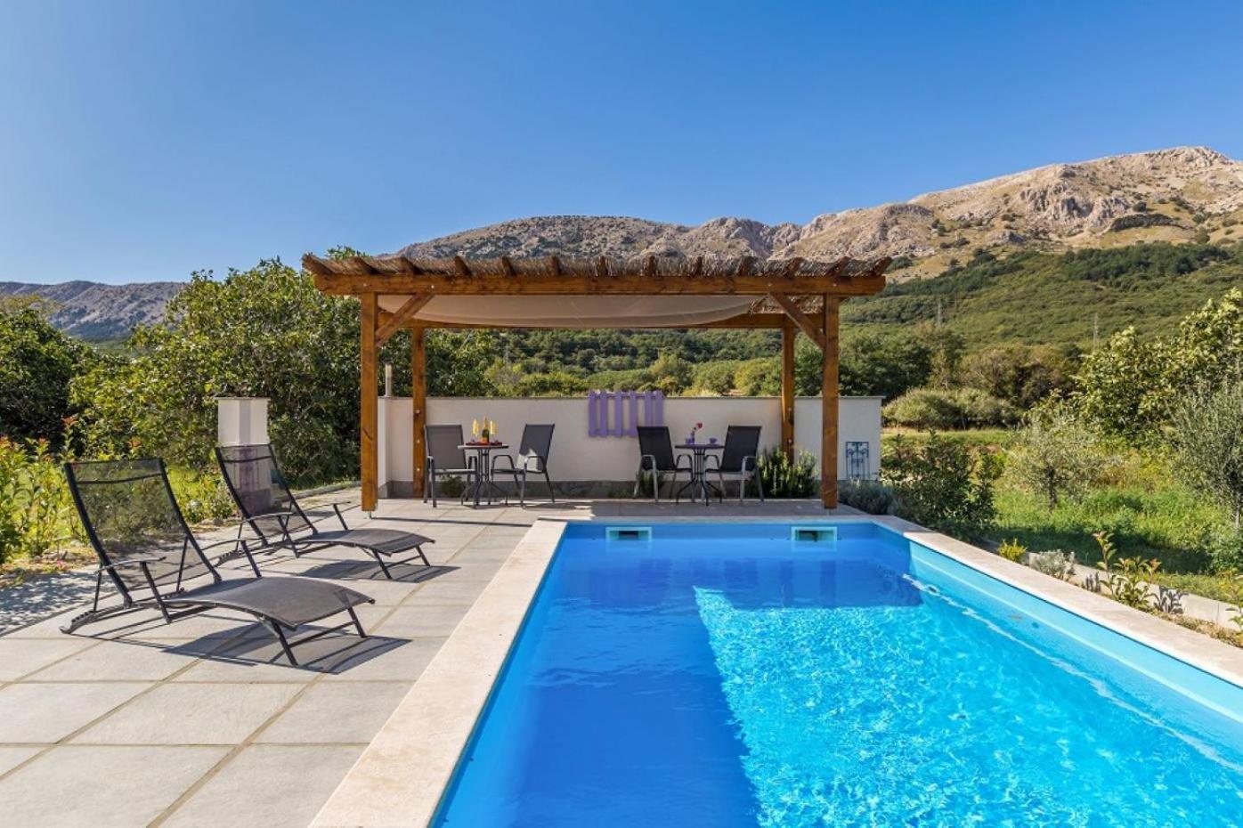 Studio Apartman U Kuci S Bazenom Baška Esterno foto
