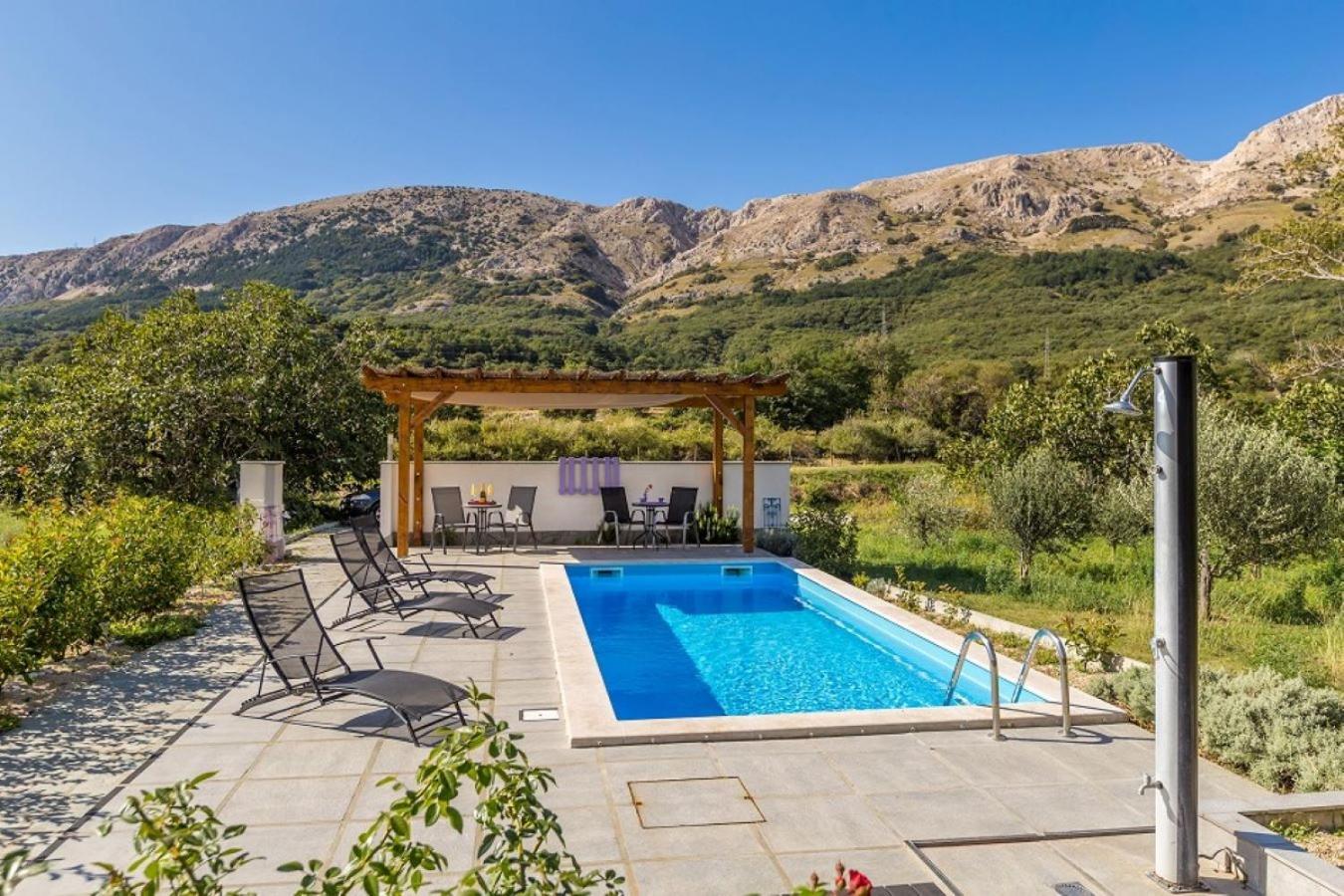 Studio Apartman U Kuci S Bazenom Baška Esterno foto